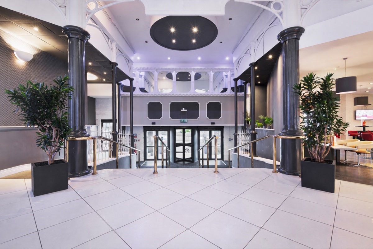 Majestic Inn entrance